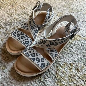 New*** Toms White Sandals